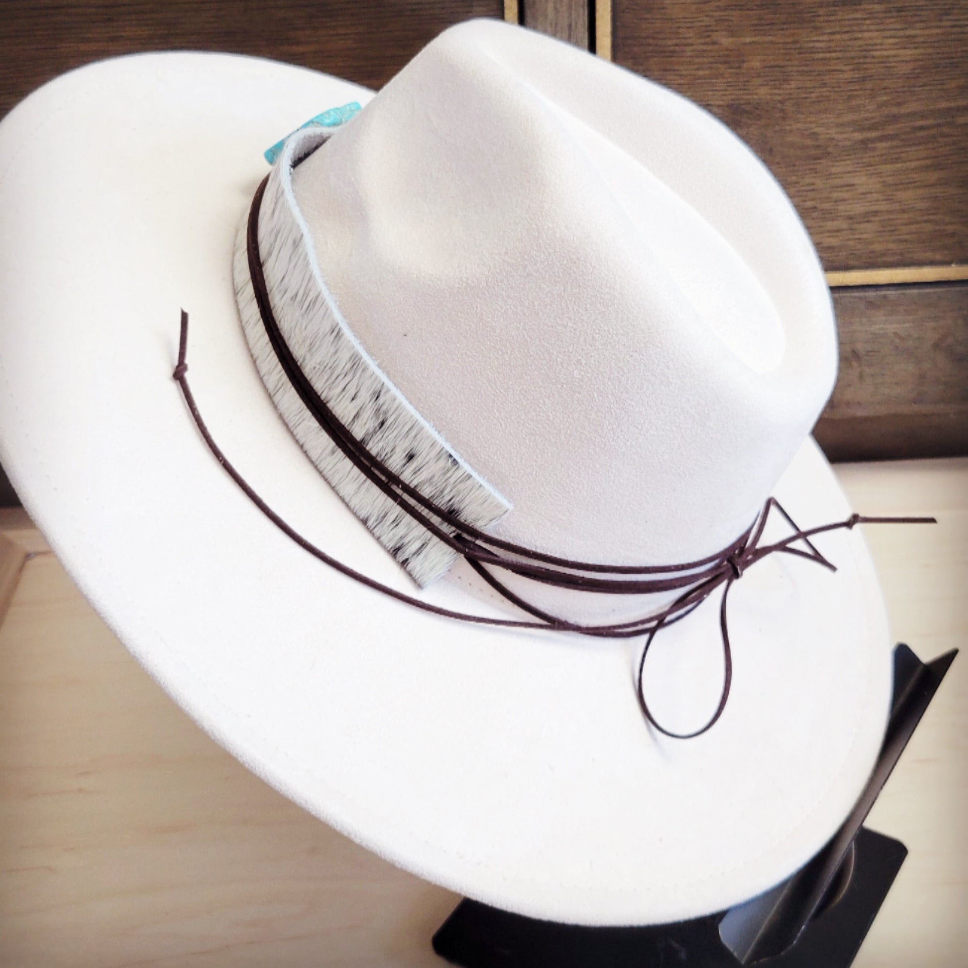 Wide Hair Hide White Spotted Hat Band w/ Turq 953o