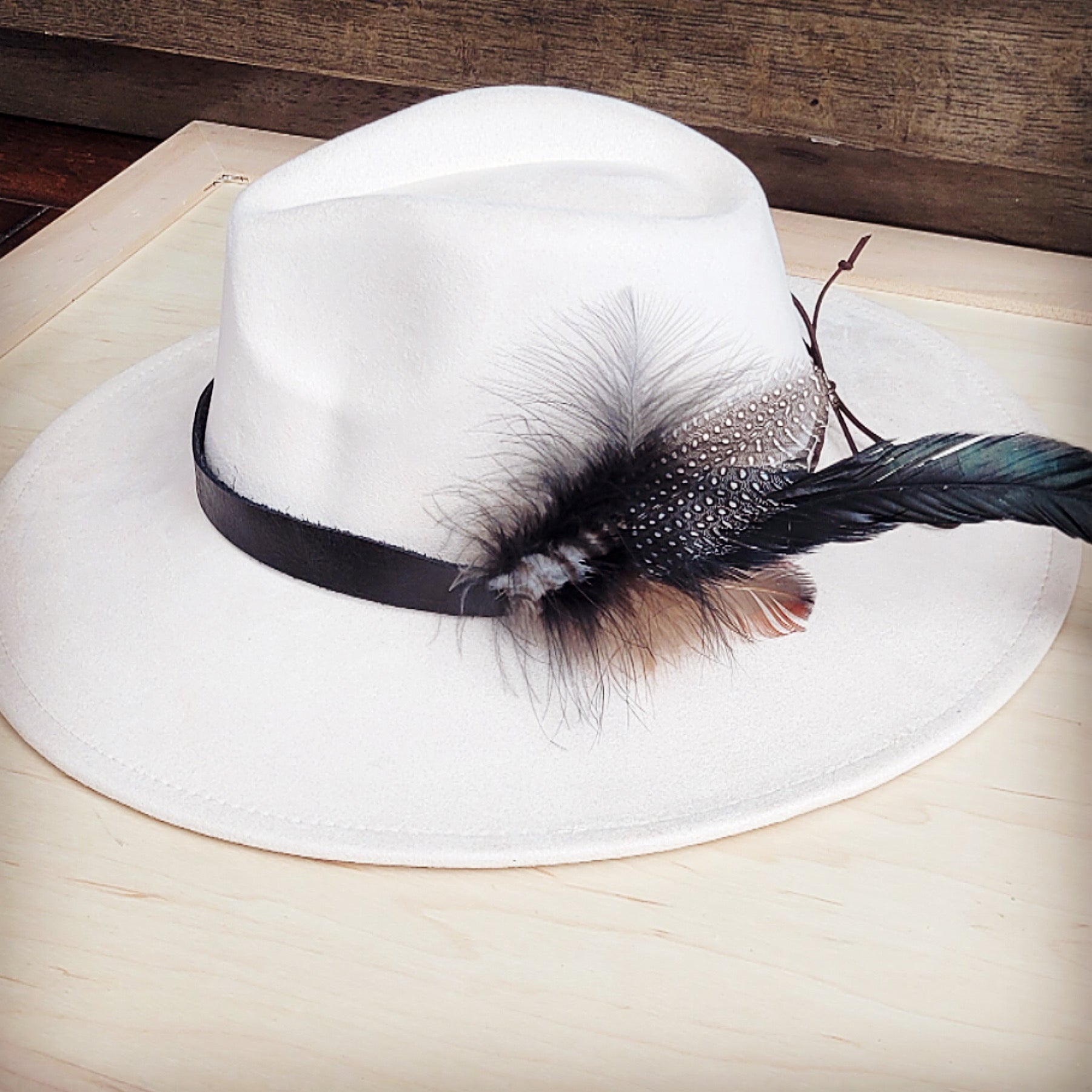 Genuine Leather Black Hat Band w/ Spotted & Marabou Feathers 953d