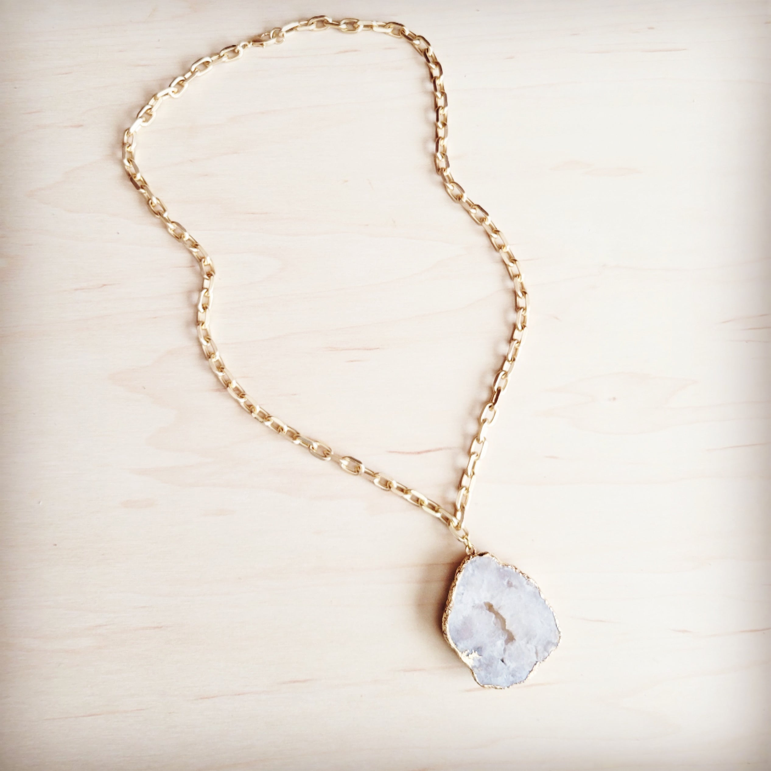 **Matte Gold Gilded Agate Pendant on Gold Chain Necklace 257kl